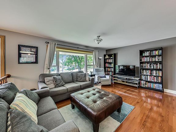 4th image of 3313 Woodridge Dr