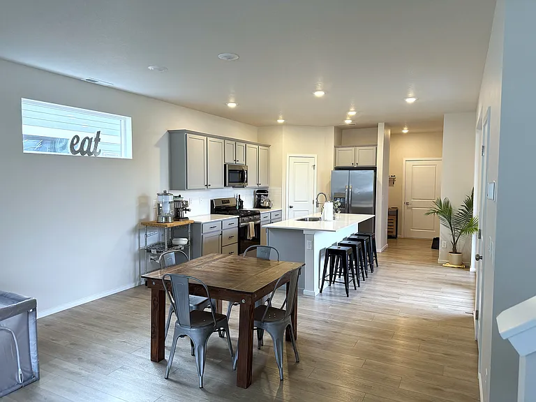 255 E Sandmyrtle Ave — Photo 16