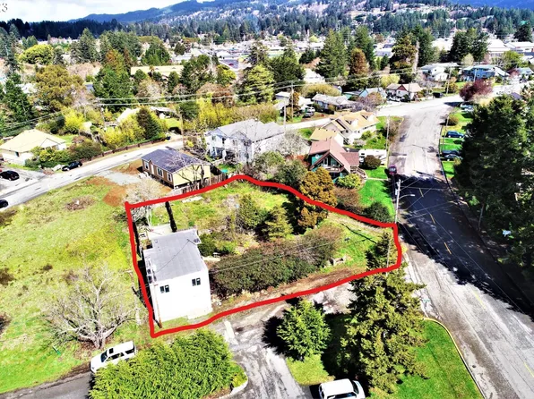 750 Valley St, Brookings, OR 97415