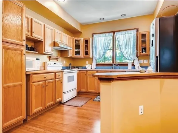 79 Highland St Unit 2, Marlborough, MA 01752