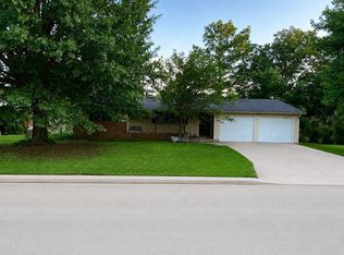 15 Sunset Dr, Hesston, KS 67062