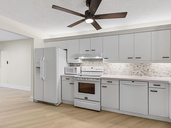 4th image of 5900 Camino Del Sol #304