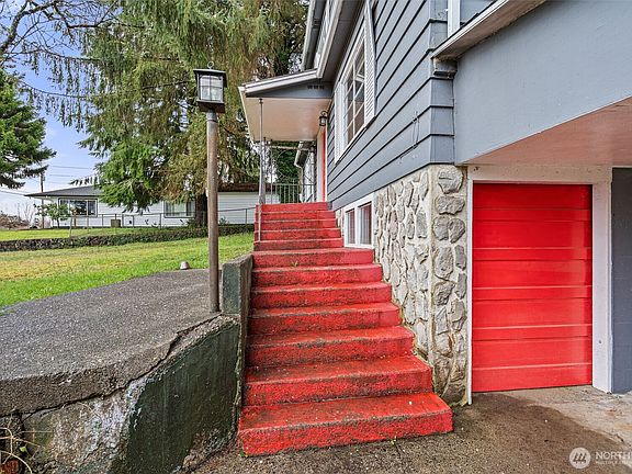 4th image of 1036 Fowler Street