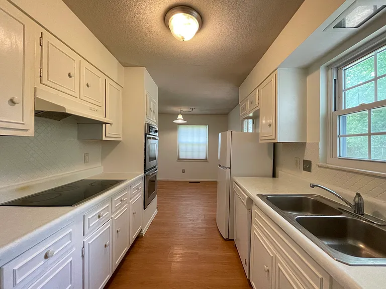 1960 Seven Pines Dr — Photo 16