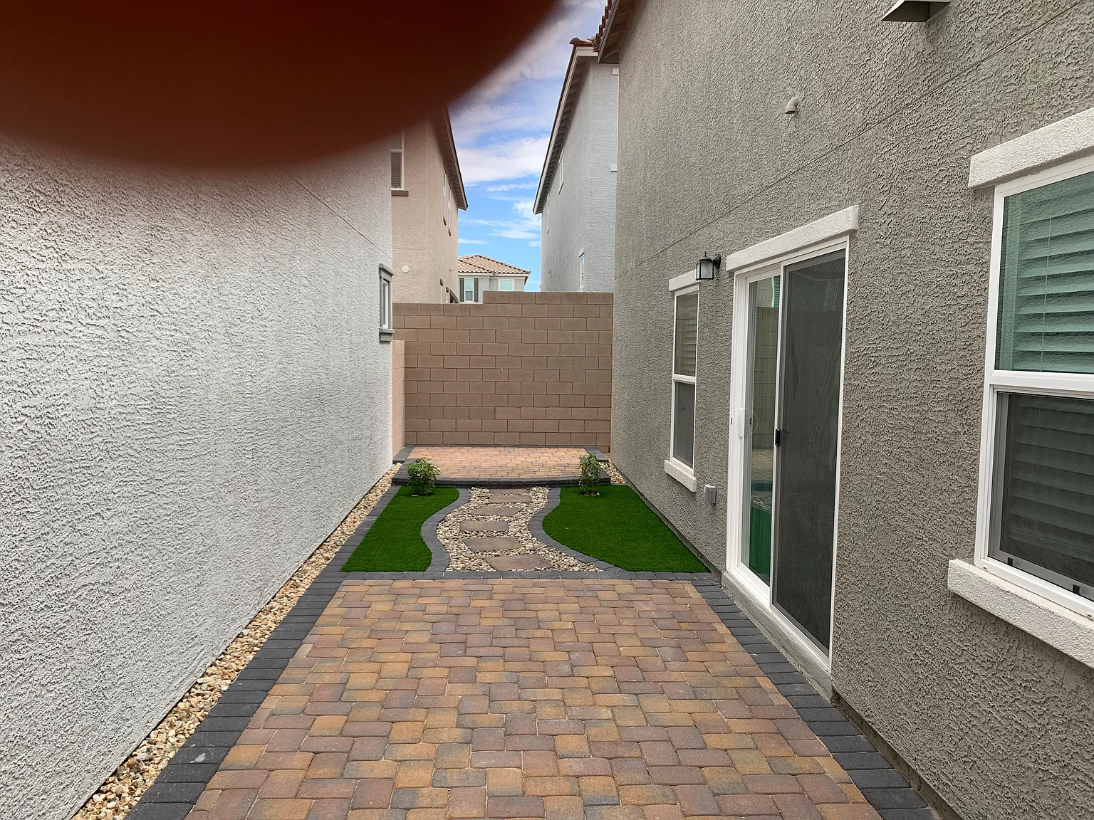 3 bed, 2.5 bath, 2069 sqft, $2,650 — Photo 2