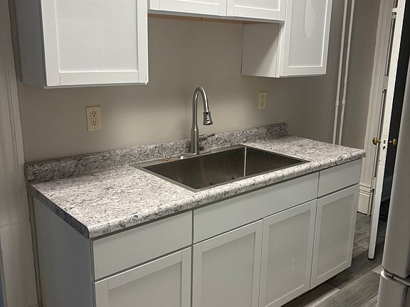 5th image of 1025 7th St S #1027