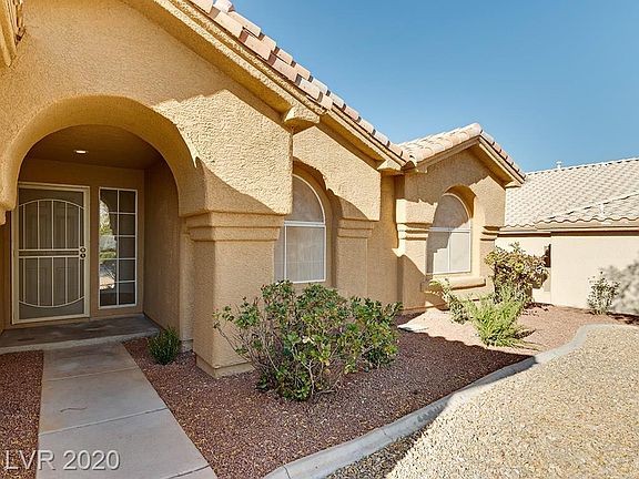 3rd image of 1025 Majesty Ct