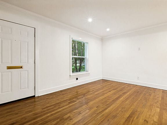 5th image of 6490 Bordeaux Ave