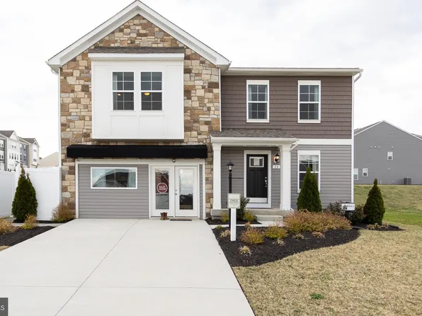 440 Ludgate Mnr, Falling Waters, WV 25419