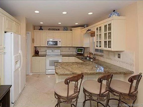 2nd image of 233 E Forest Oak Cir