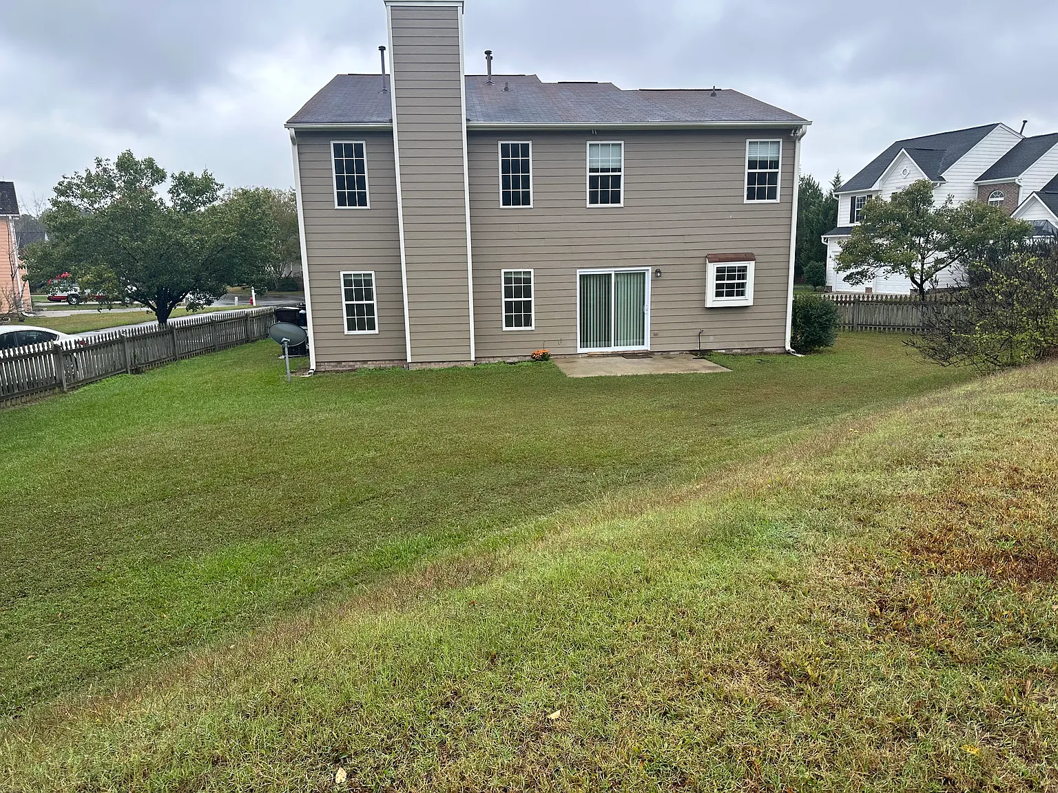4 bed, 2114 sqft, $2,100 — Photo 2