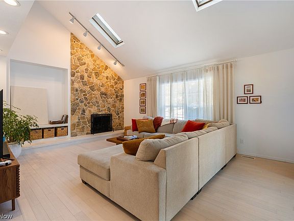 5th image of 4057 Bramshaw Rd NW
