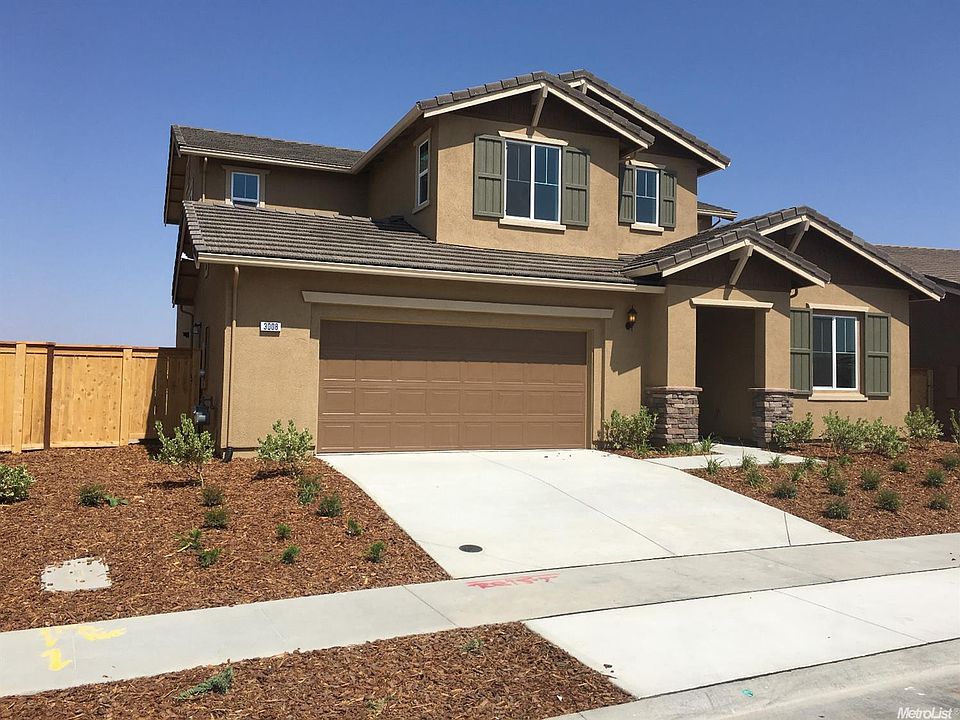 Low maintenance front yard landscaping with rain sensitive t