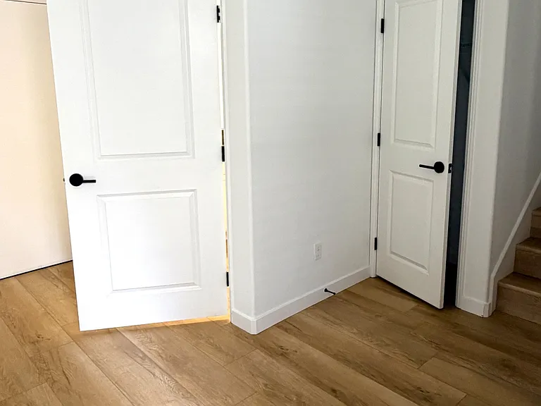 1st Floor Entry