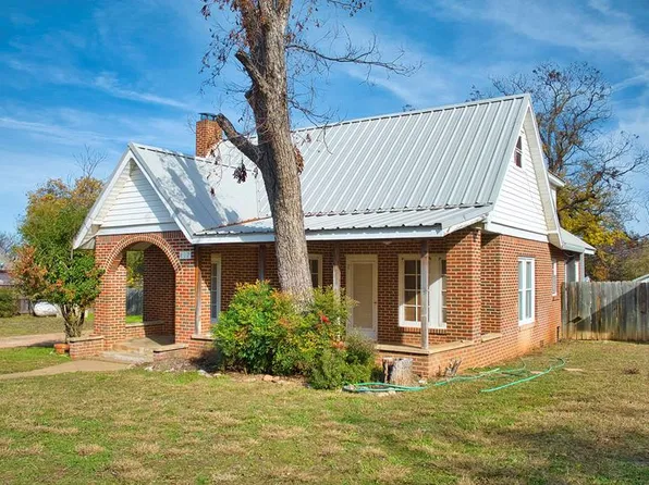 417 S Live Oak St, Mason, TX 76856