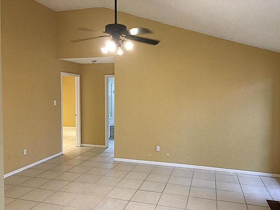 4th image of 7827 Greenedge Dr