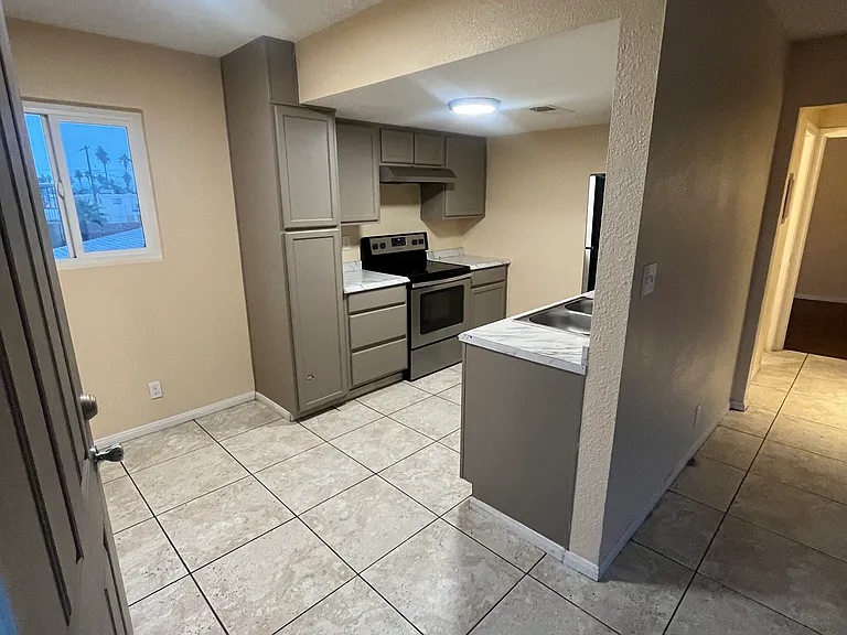 529 McKellar Cir #4 — Photo 3