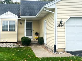 2934 Parkside Dr #54, Jenison, MI 49428