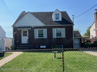 424 Netherland Ave, Staten Island, NY 10303