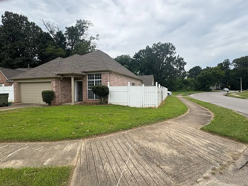Coming Soon: Charming 3-Bedroom, 2-Bathroom Home — Photo 2