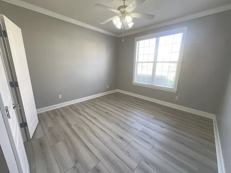 3650 Victoria Dr — Photo 21
