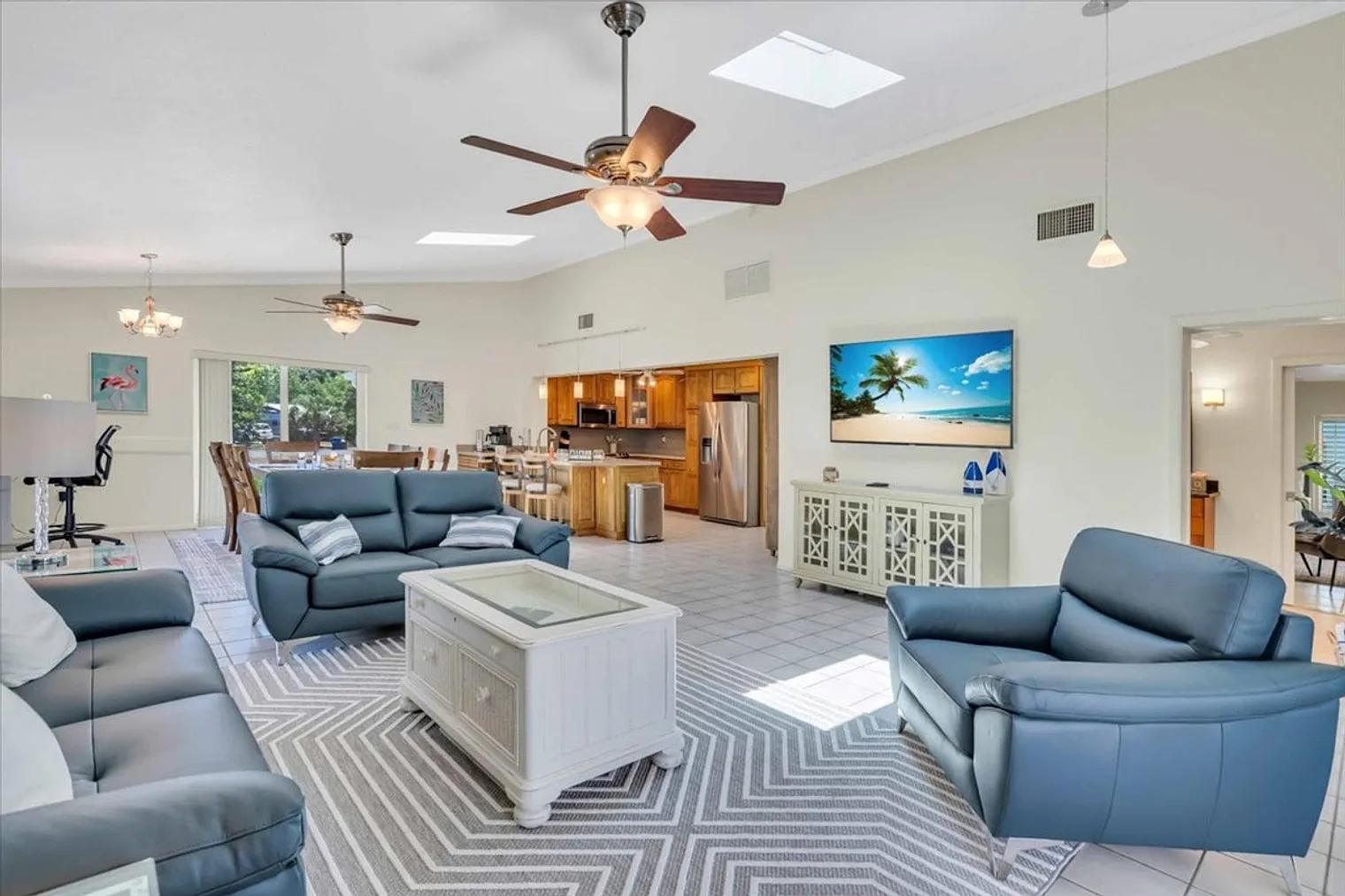2 bed, 1.0 bath, $4,281 — Photo 1