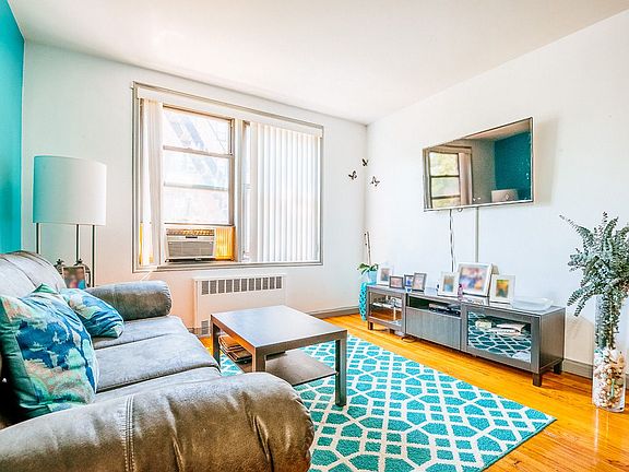 3rd image of 2220 Burnett St APT 3B