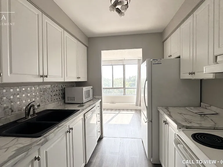 570 Proudfoot Ln #705 — Photo 2