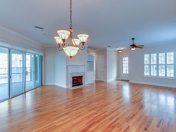 2nd image of 1881 Gardenia St
