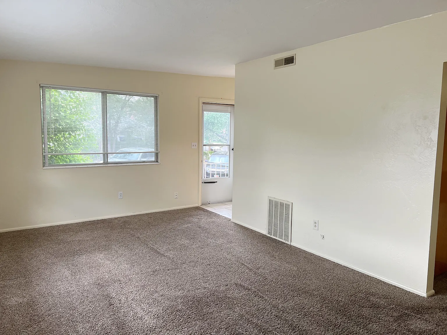 2 bed, 900 sqft, $1,150 — Photo 3