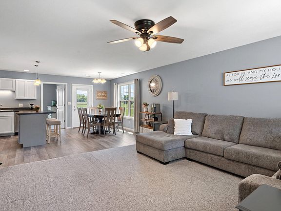 4th image of 521 Blackstone Ct