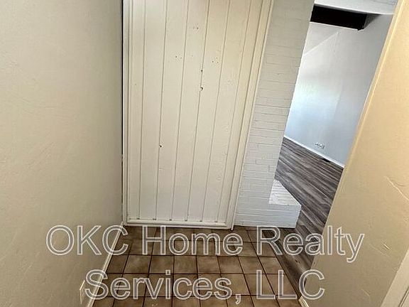 2nd image of 2801 Countrywood Ln