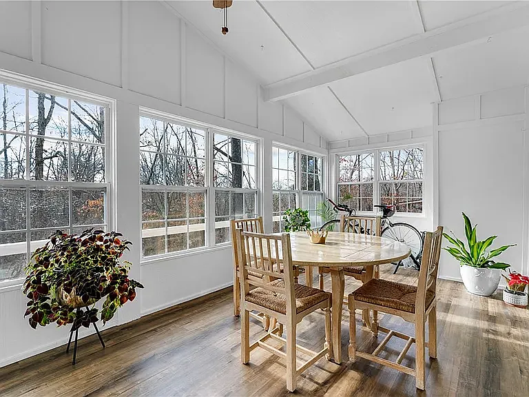 2 bed, 1346 sqft, $1,925 — Photo 3