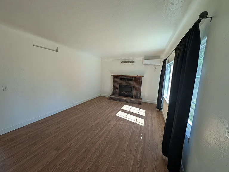 604 Loma St — Photo 6