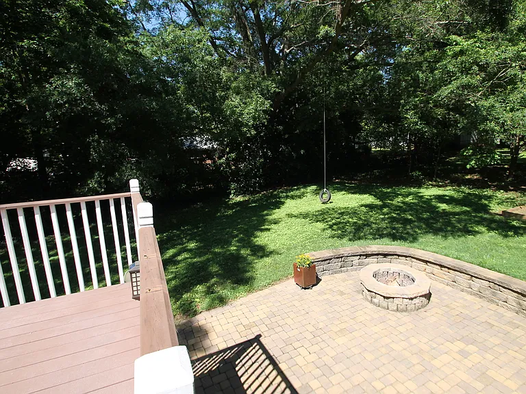 106 Elliott St W — Photo 40
