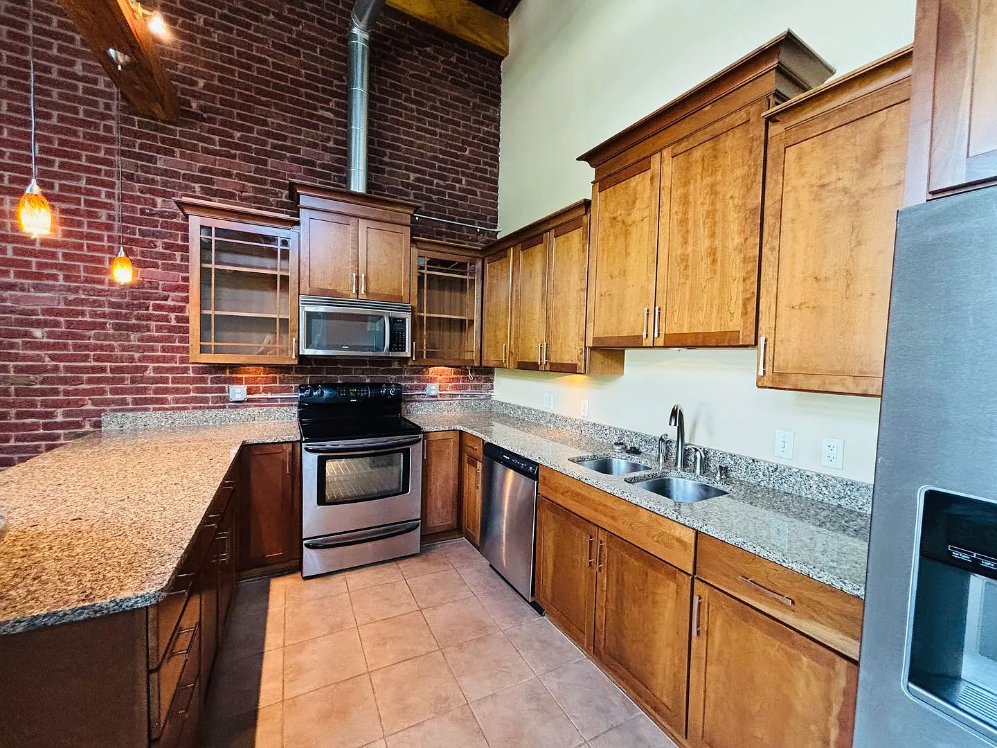 1 Bedroom, 1 Bath Apartment — Photo 3