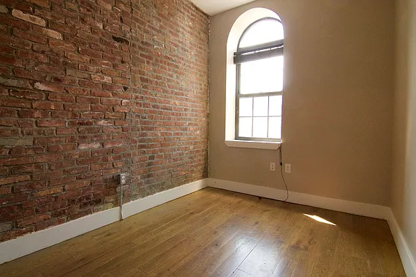 Rented by Nooklyn NYC LLC | media 56
