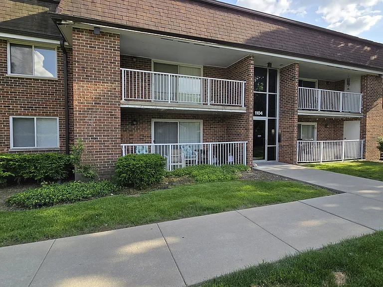 1104 Mercury Dr #2B — Photo 1