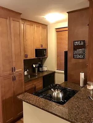 5th image of 320 E 35th St APT 3F