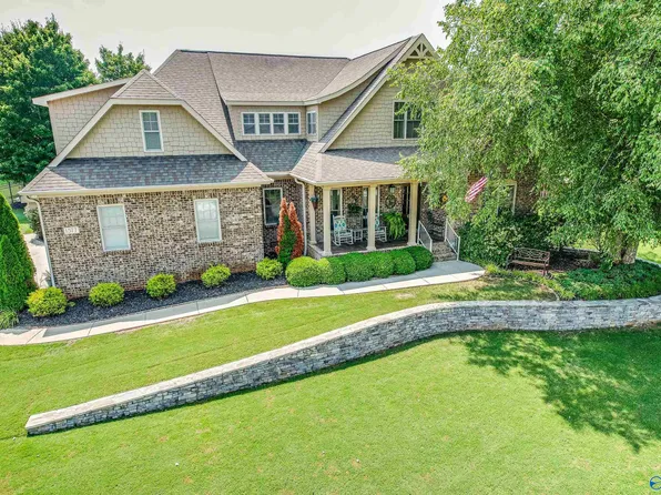 1577 Peninsula Dr, Scottsboro, AL 35769