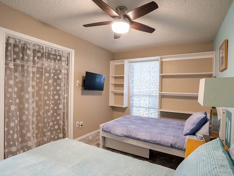 1429 Hall Dr — Photo 18