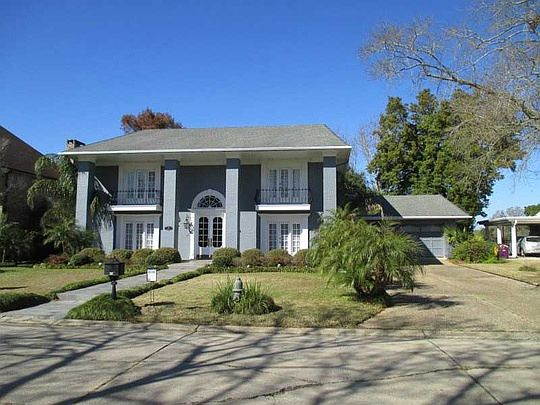 2nd image of 66 Chateau Latour Dr