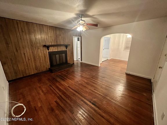 5th image of 1048 Velma St