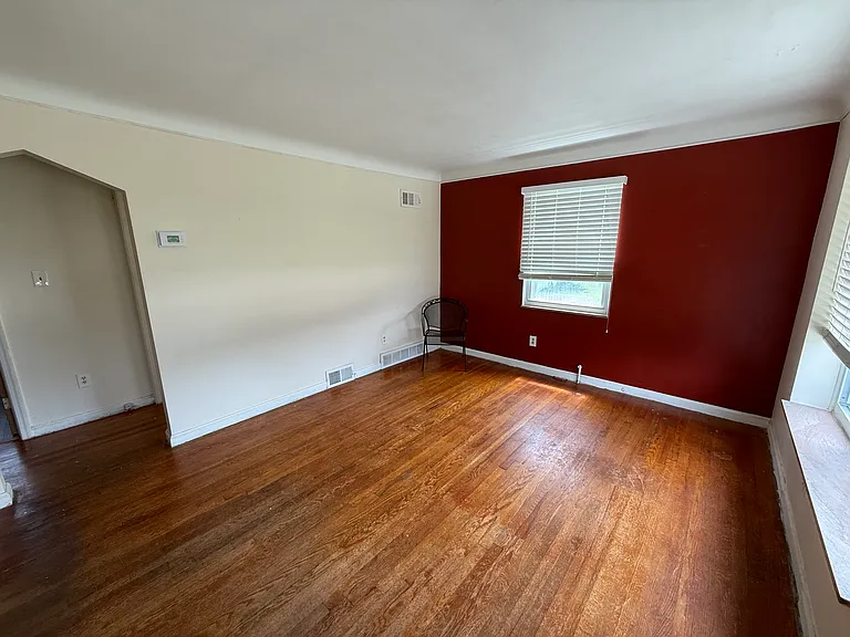 22420 Lilac St — Photo 4