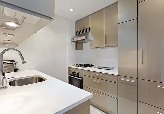5th image of 146 W 57th St APT 37A