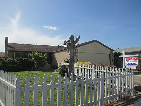 2nd image of 117 Gold Hill Way