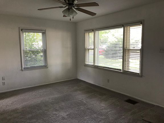 3rd image of 401 Joy Dr