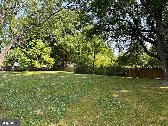 4th image of 1252 Hoffman Rd