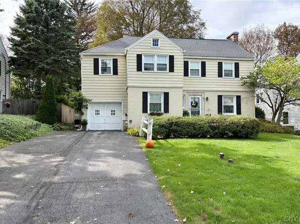 216 Haddonfield Dr, Syracuse, NY 13214