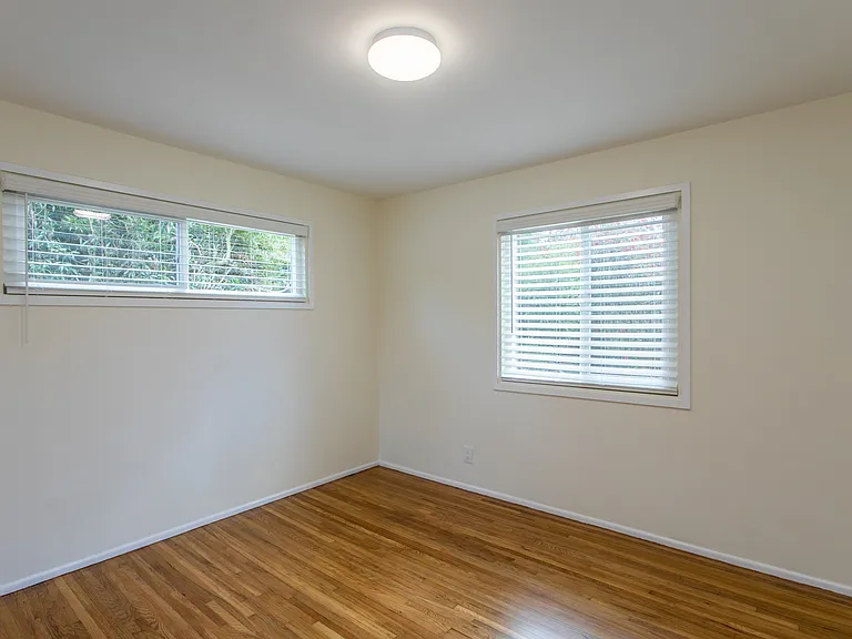 733 Circle Dr — Photo 9